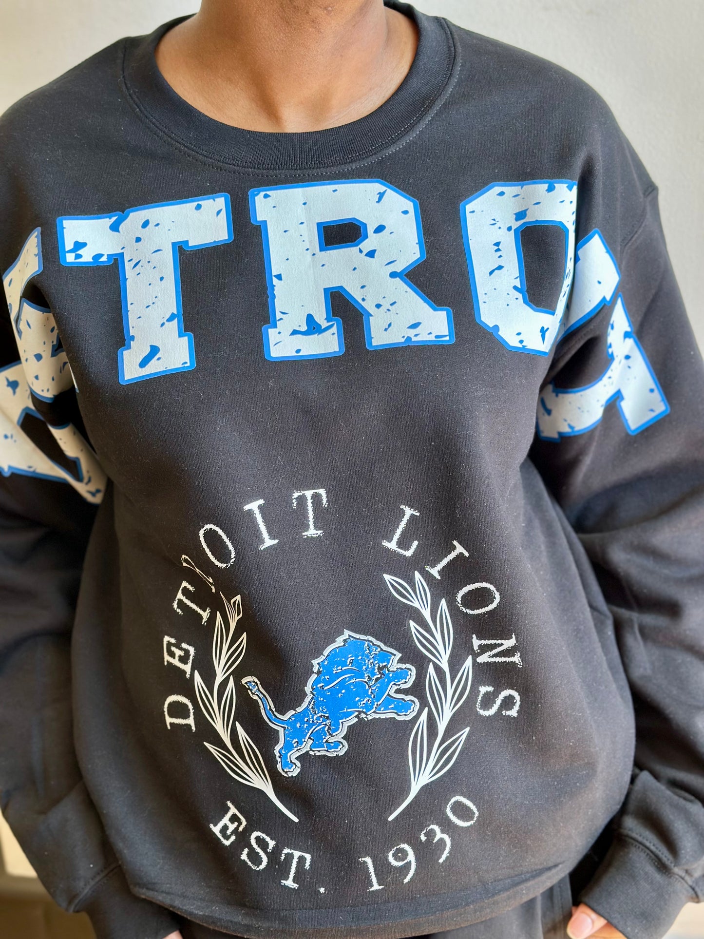 Detroit Lions Crest Sweatshirt