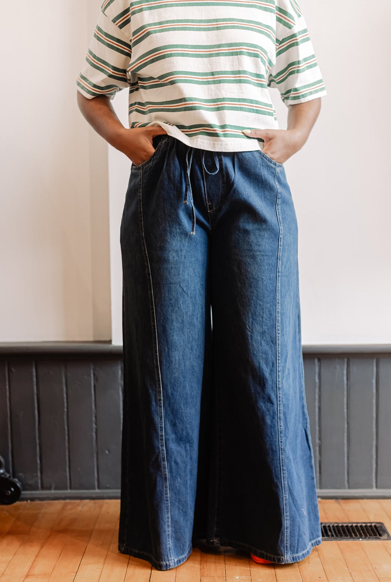 Relaxed Wide Leg Drawstring Pants