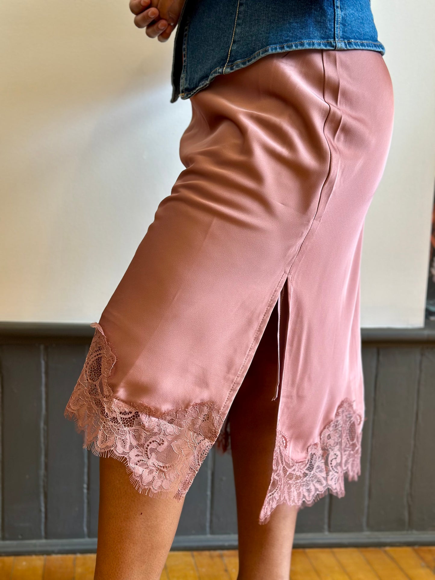 Satin Lace Hem Pencil Skirt