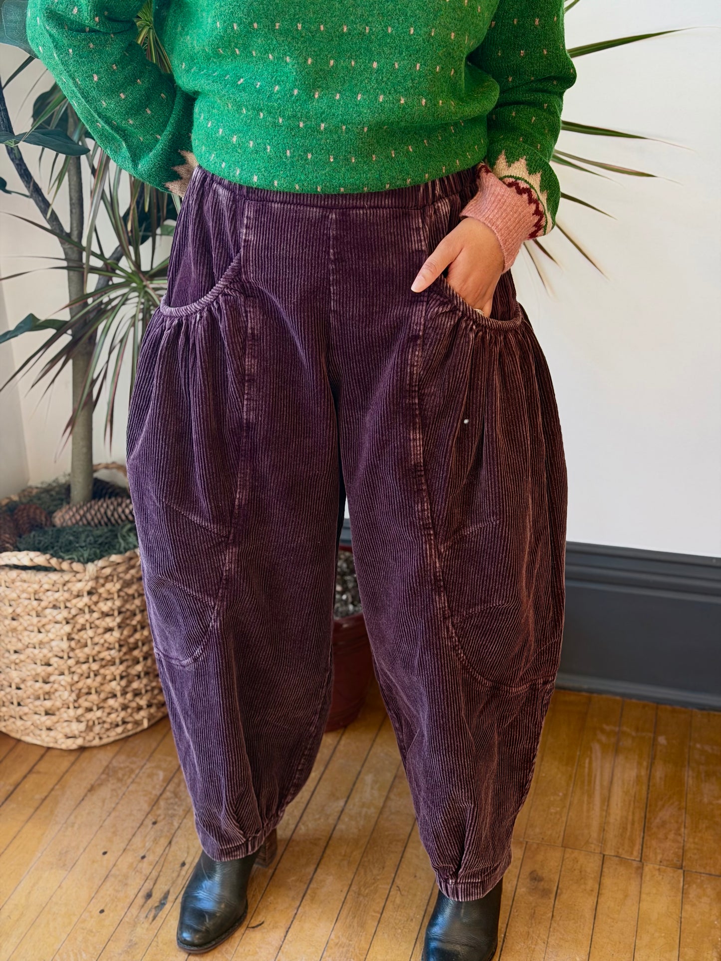 Relaxed Corduroy Cargo Barrel Pant