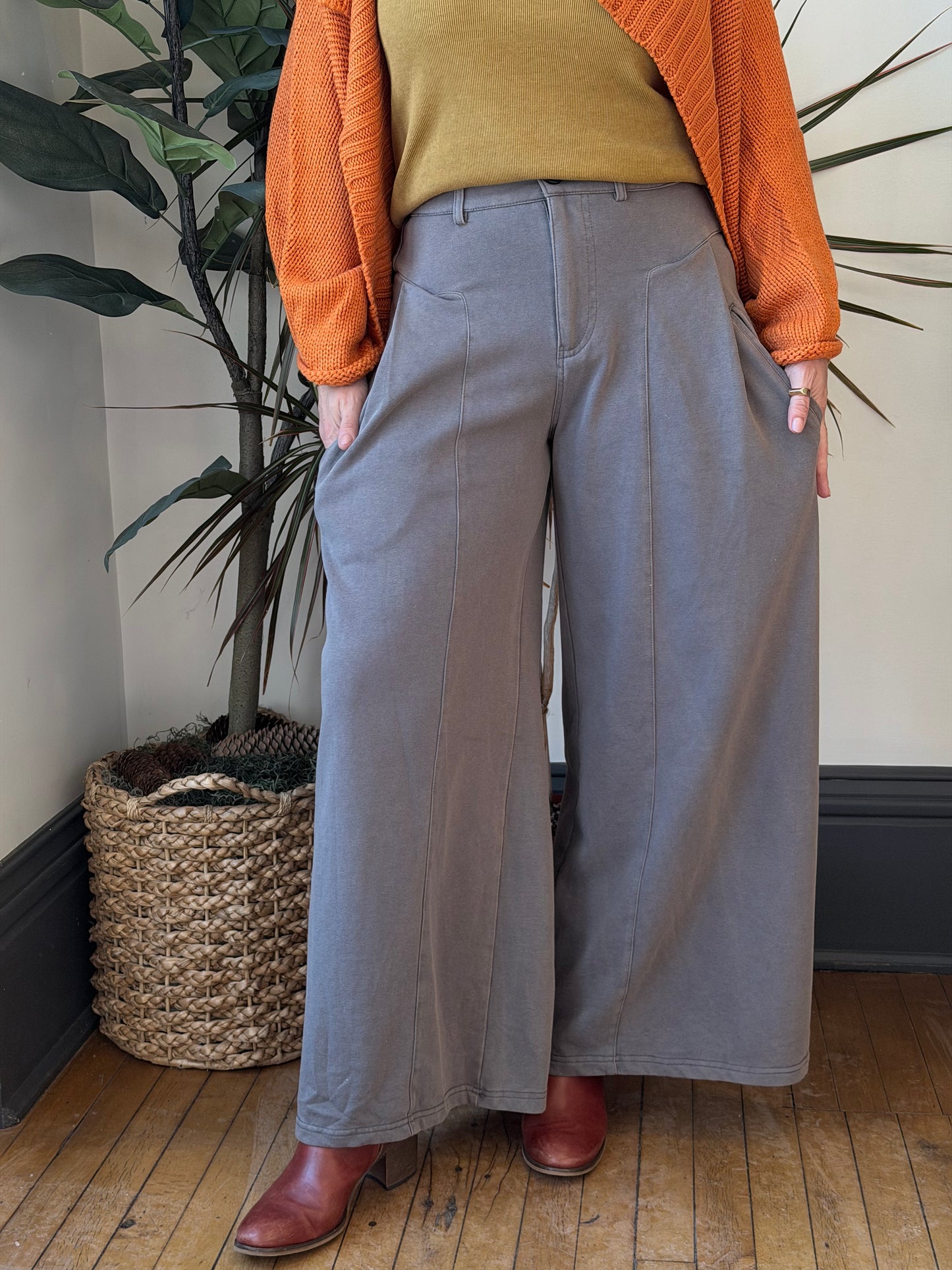 Wide Trouser Knit Pant