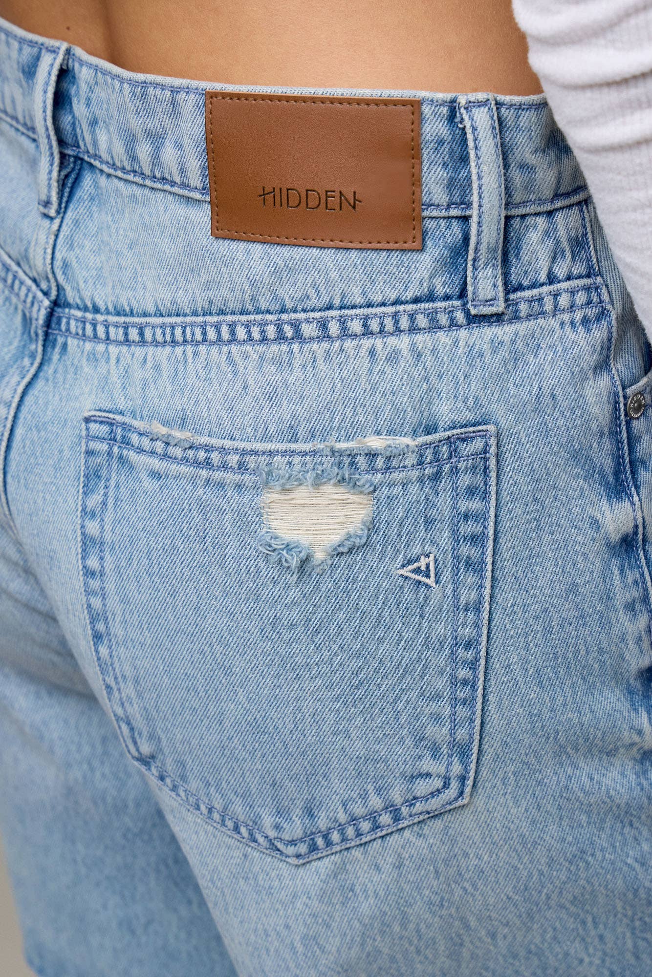 7 1/2" Relaxed Denim Short
