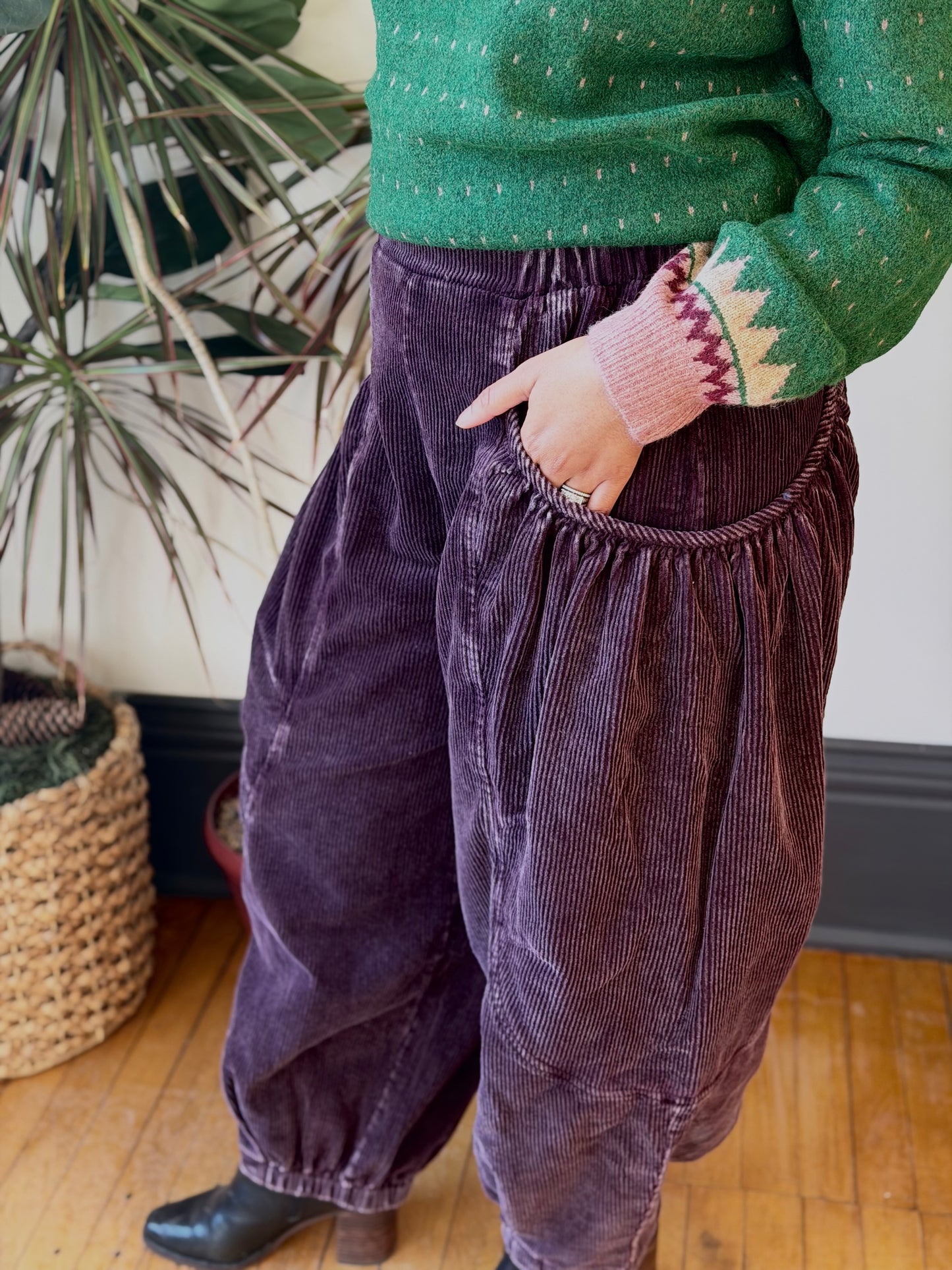Relaxed Corduroy Cargo Barrel Pant