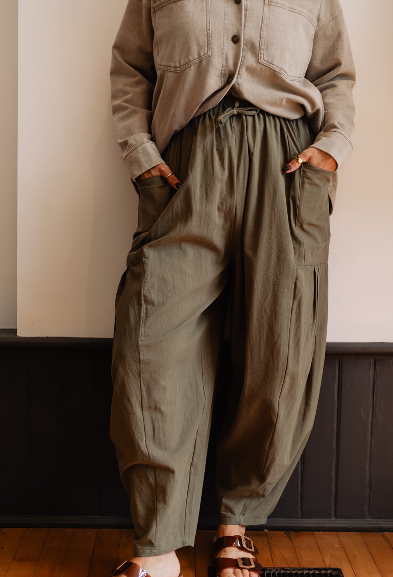 Woven Drawstring Barrel Pant