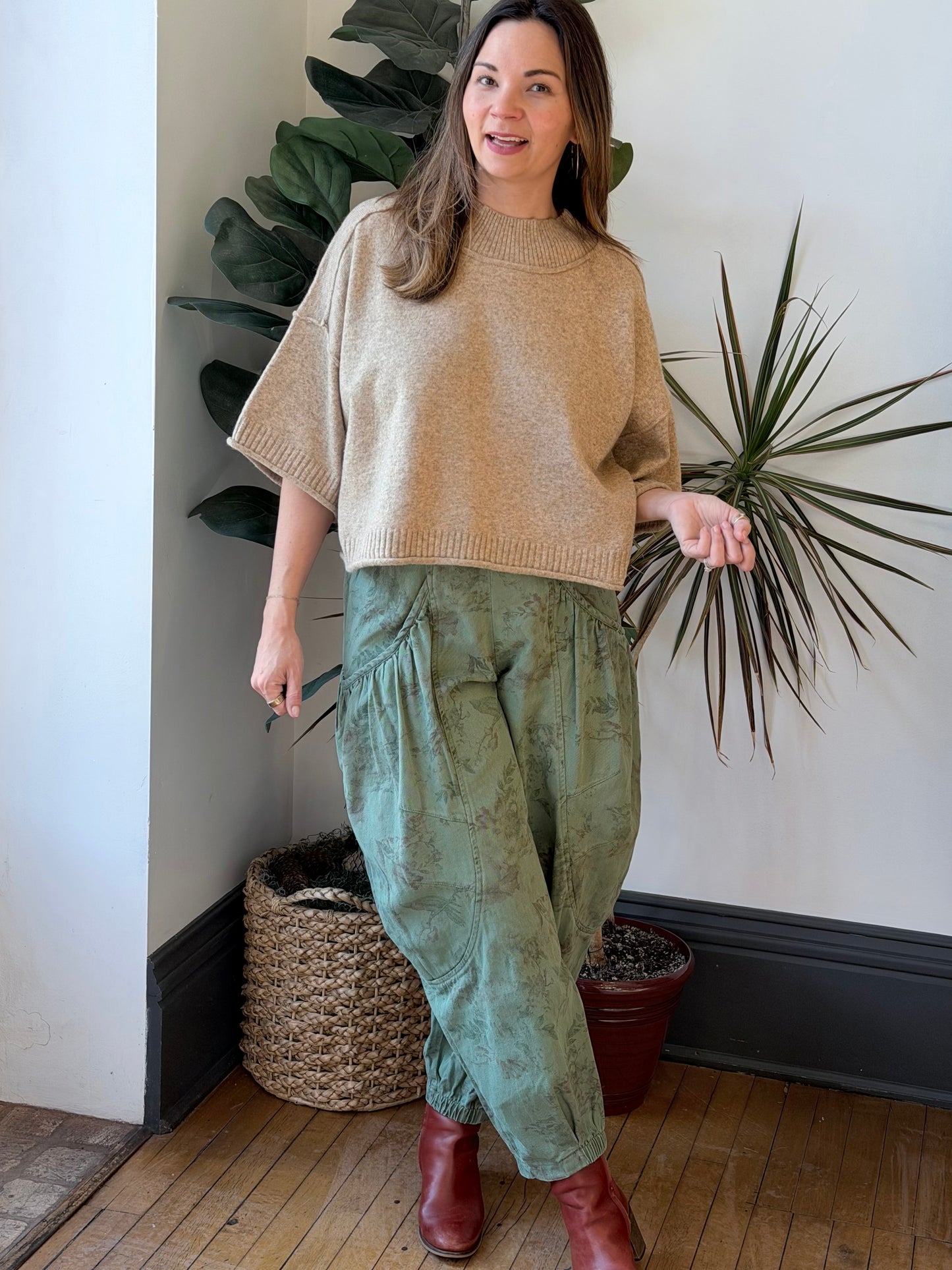 Curved Cargo Pocket Barrel Pant