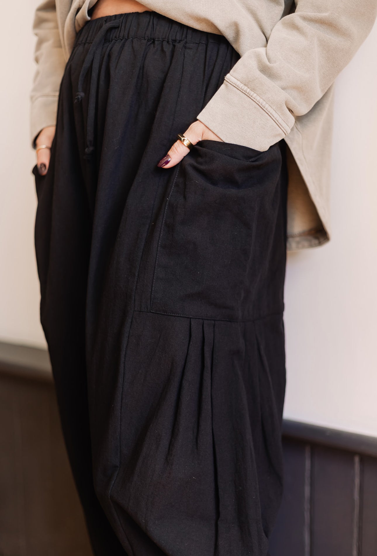 Woven Drawstring Barrel Pant