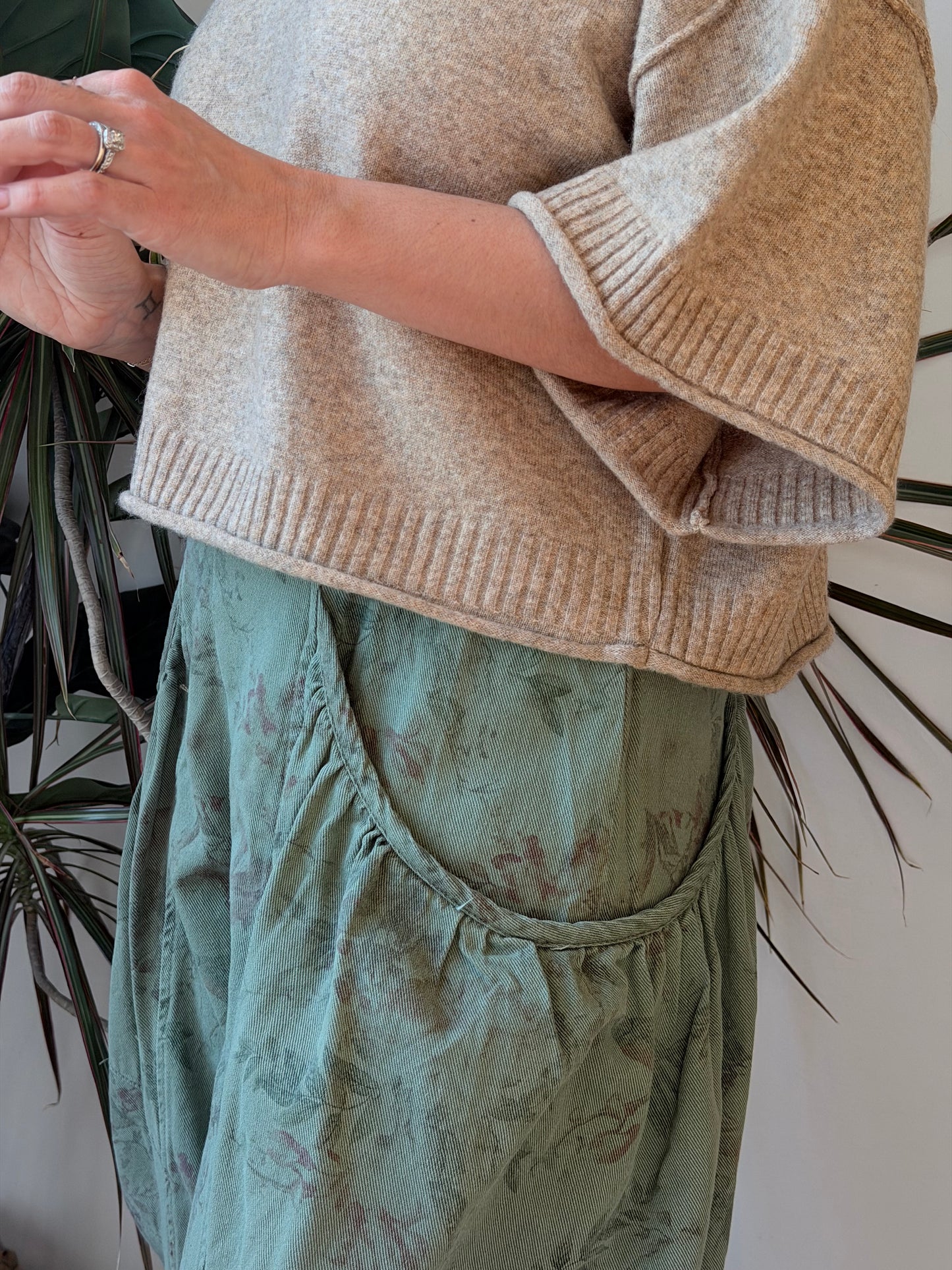 Curved Cargo Pocket Barrel Pant