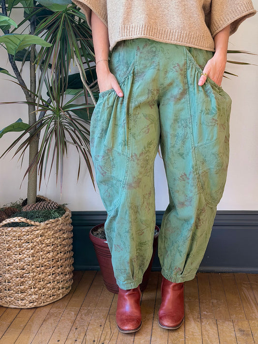 Curved Cargo Pocket Barrel Pant