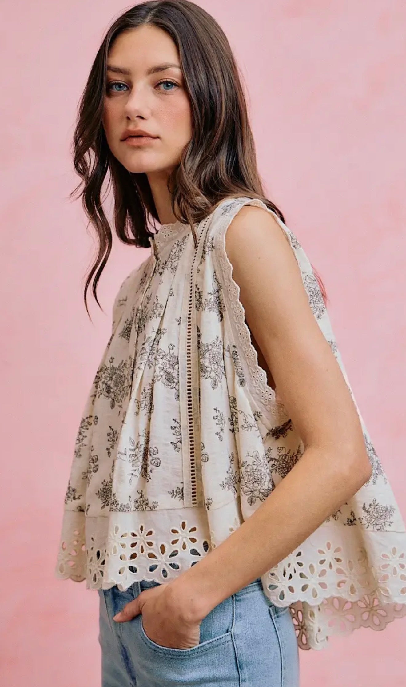 Eyelet Pleated Sleeveless Swing Top