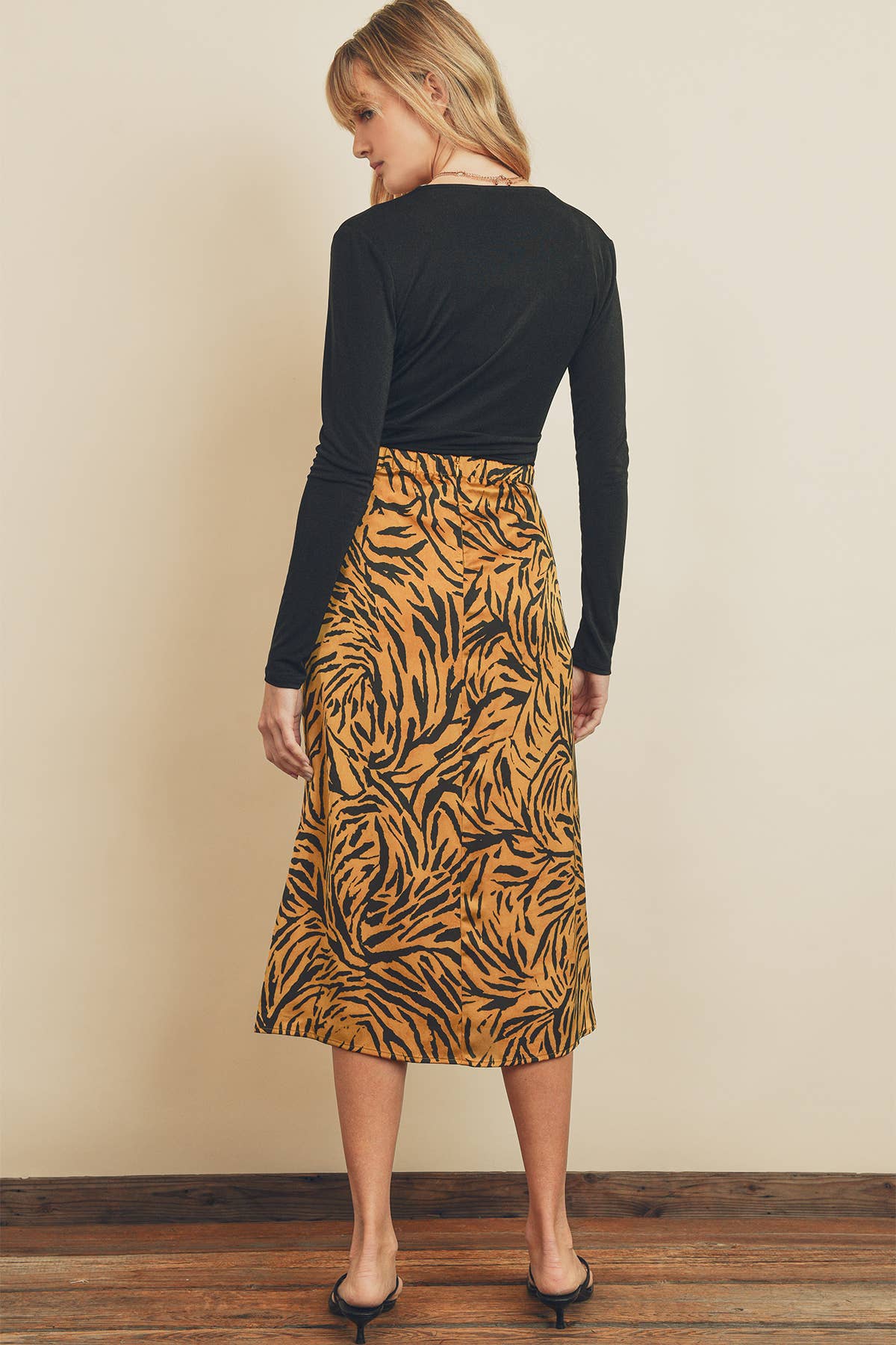 Graphic Print Midi Satin Skirt